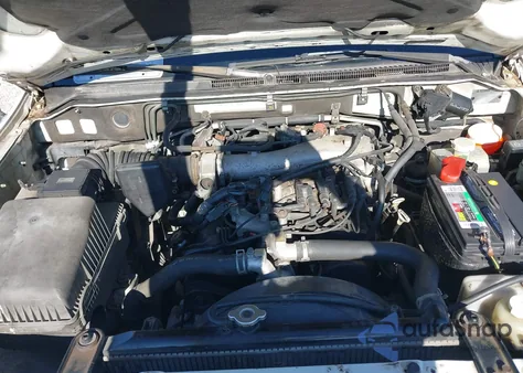 2002 Mitsubishi Montero Xls z USA, uszkodzony, nr VIN JA4MW31R82J002925